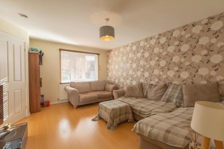 63 Parnall Crescent (8)