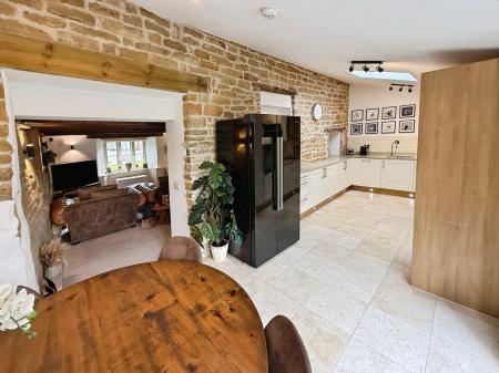 Kitchen/Breakfast Area