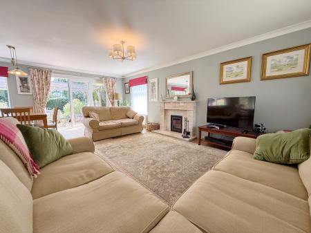 Sitting Room / Dining Room