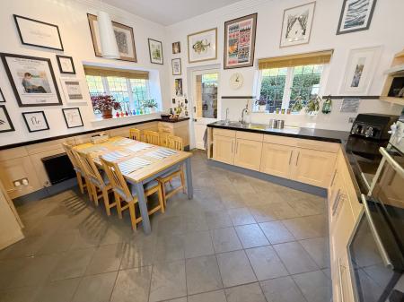 Kitchen/Breakfast Room