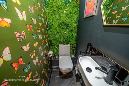 GUEST WC BAR