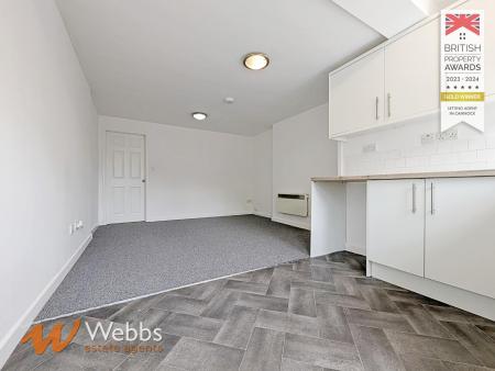 Lounge kitchen 1.jpg
