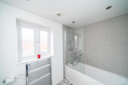 webbs bathroom-1.JPG