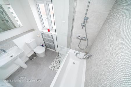 webbs bathroom-2.JPG