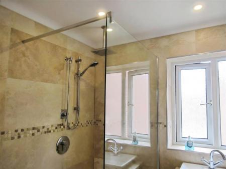 Bathroom/Shower room