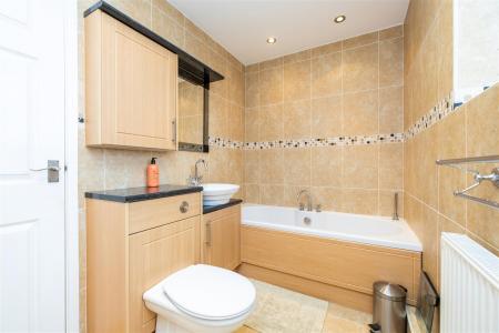 En-Suite Bathroom