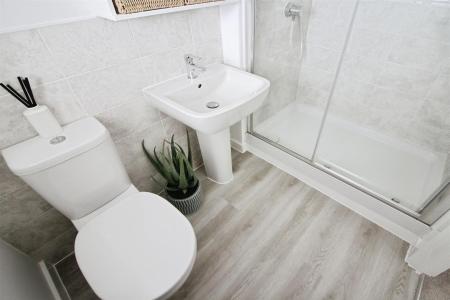 En-suite Shower