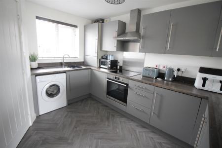 Lounge/Fitted Kitchen