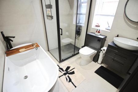 En-Suite Bathroom