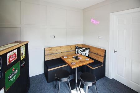 Bar/Garage
