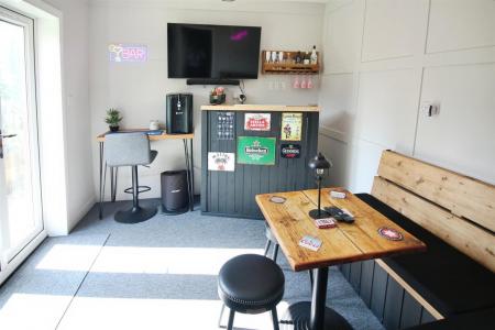 Bar/Garage