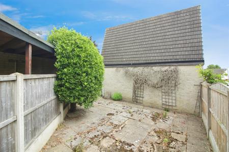 Additional garden/ Potential extra parking