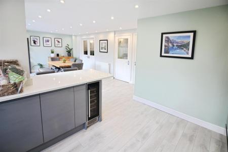 Kitchen/dining/family room