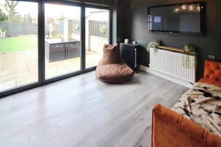 Bedroom 4/Garden room