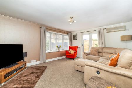 Family/dining room