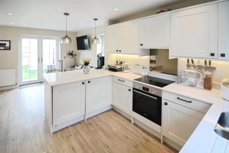 Kitchen/dining/family room