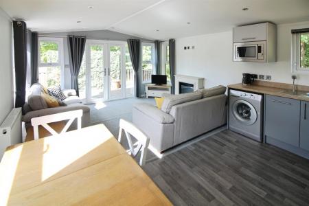 Lounge/diner/kitchen