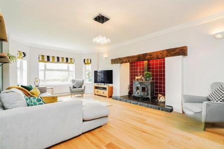 Front reception room/lounge