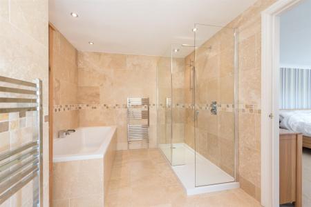En-suite to master