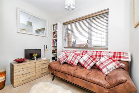 Bedroom 4/snug