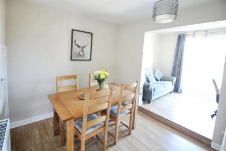 Bedroom 2/Dining room