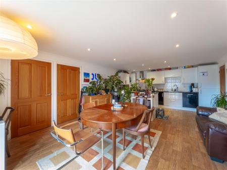 10 Flora Gardens-03.jpg