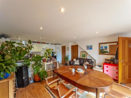 10 Flora Gardens-04.jpg