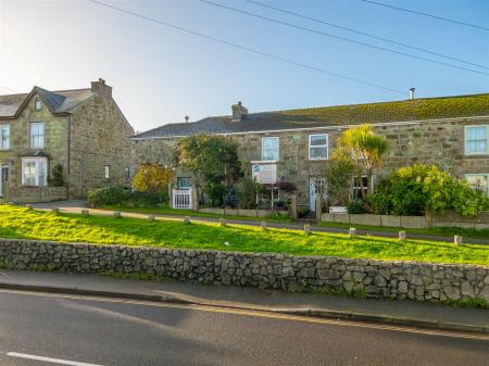 Lyndale, Helston-03 (1).jpg