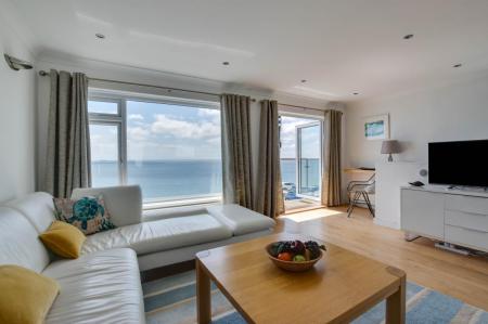 Neptune lounge 2.jpg