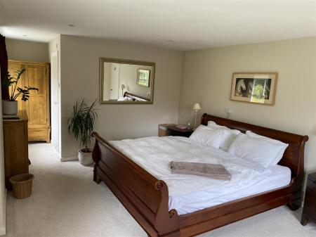 Owners bed 1 pic2.jpeg