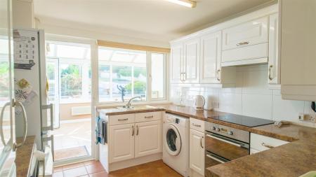 12 Trewartha Road, Praa Sands-8.jpg