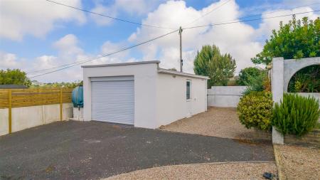 12 Trewartha Road, Praa Sands-3.jpg