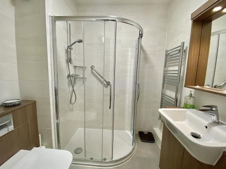 Walk in Shower Room