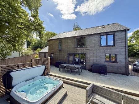 Rear Entertaining Area