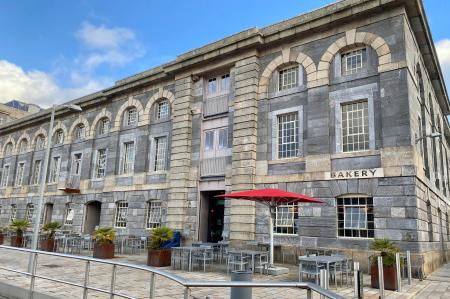 Seco Lounge Restaurant & Bar