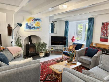 Spacious Sitting Room