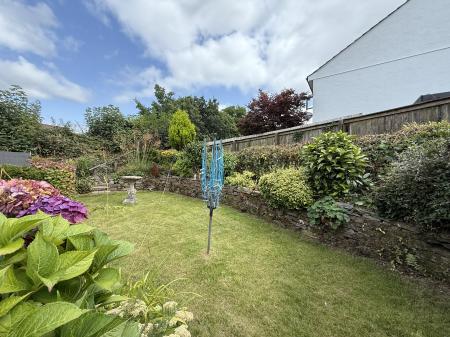 Attractive South-Facing Garden