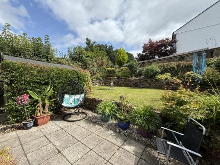 Attractive South-Facing Garden