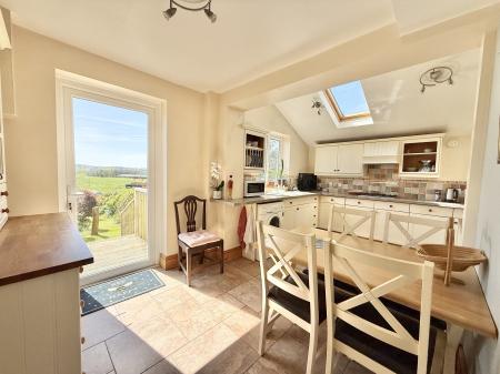 Bright Kitchen/Breakfast Room