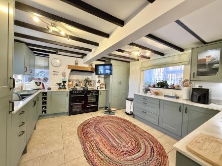 Stylish Modern Kitchen with Quartz Worktops