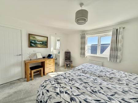 Main Bedroom with En Suite + 4 Cupboards