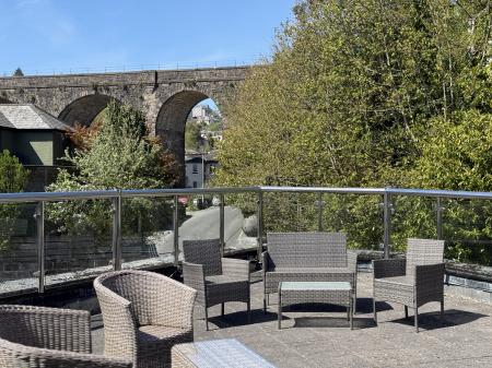 Communal roof terrace overlooking the Viaduct