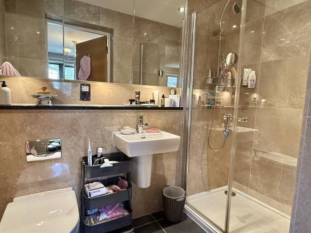 En suite to master