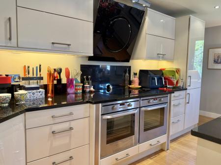 Kitchen with integrated appliances