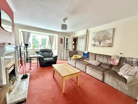 Spacious Sitting Room