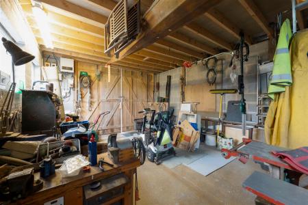 Detached Double Garage & Workshop