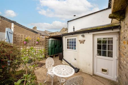 Enclosed Rear Yard