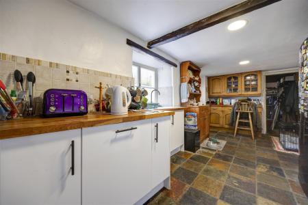 Kitchen_03.jpg