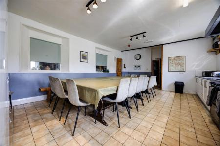 Kitchen_01.jpg