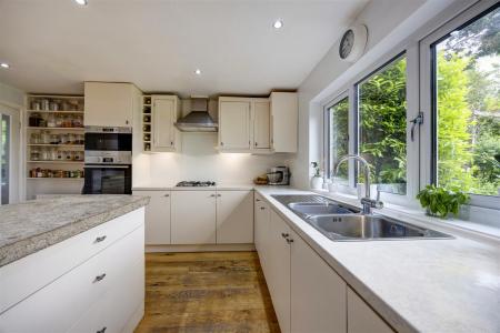 Kitchen_04.jpg